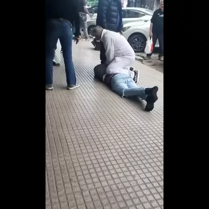Dos delincuentes en moto robaron un comercio de calle Ayacucho, en el centro de Padua y los mism