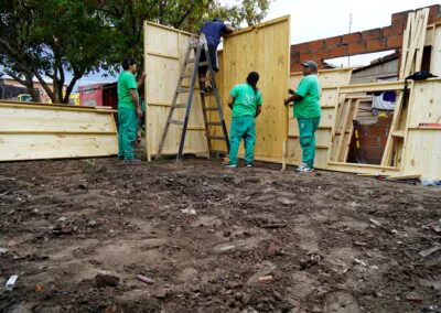 Merlo-asiste-a-los-vecinos-de-Mariano-Acosta-3-400x284