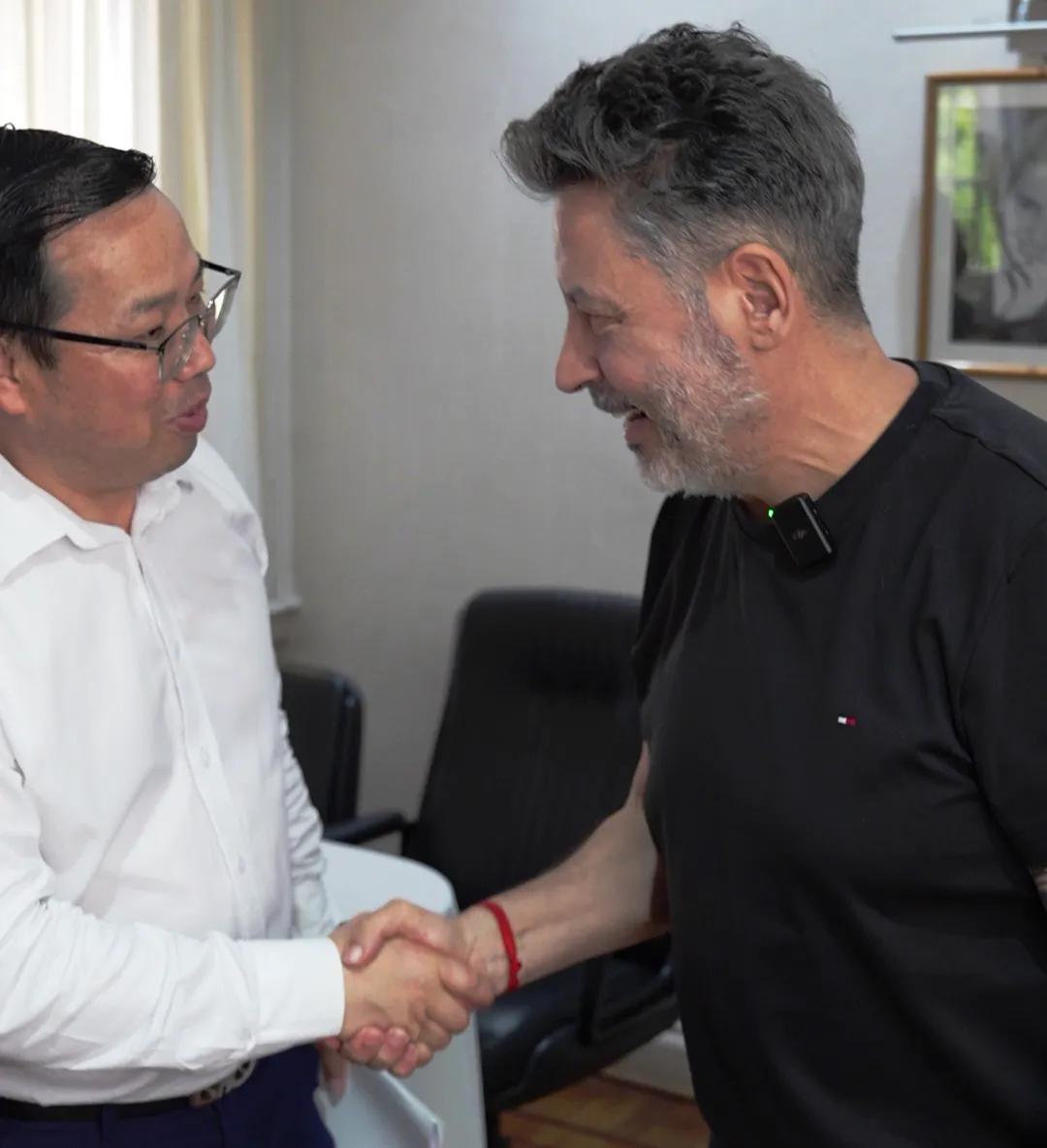 Gacetilla - Menéndez mantuvo una reunión con empresarios chinos (1)